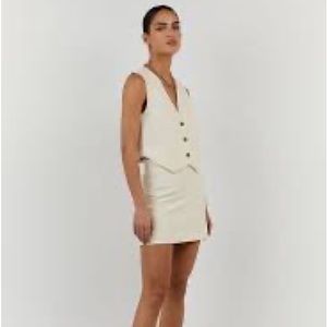 NWT Dissh Rowan Cream Vest Size US size 4